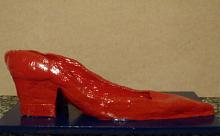 Red Shoe Sculpture, Homage to Women - Pietro Dell'Aversana - Acrylic